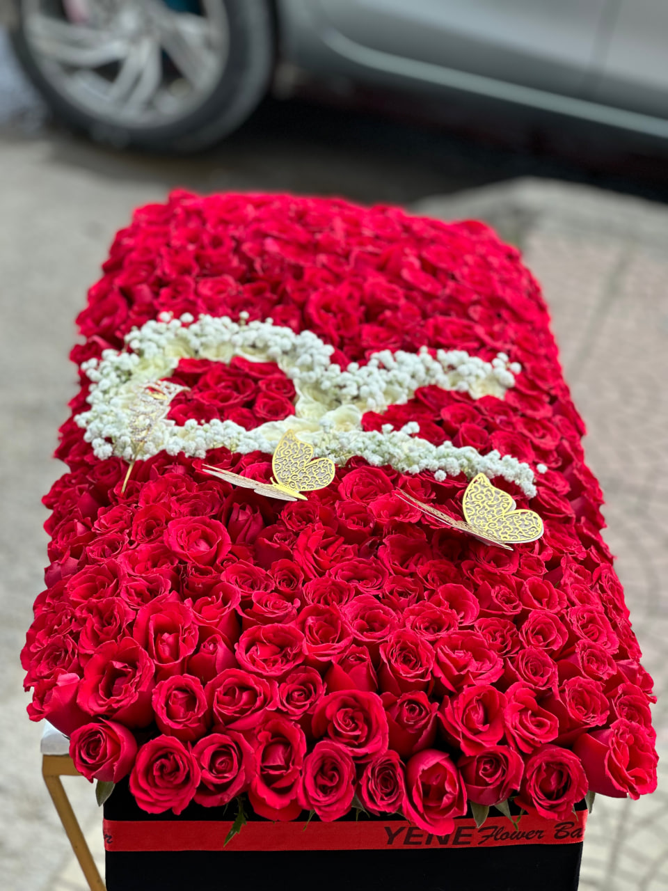 Luxurious Rose Bouquets in Rectangular Boxes - Image 3